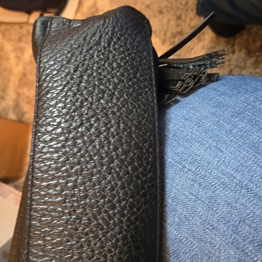 Black and Cream Leather Bag - Picture 10 of 17